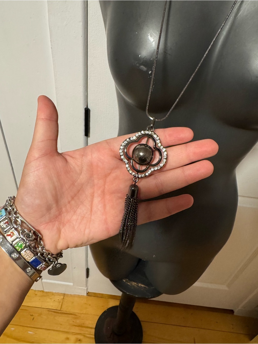 necklace - Picture 4 of 5